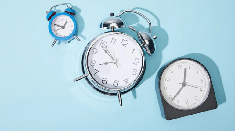 Когда надо перевести часы на зимнее время и почему в этом году будем делать это в последний раз