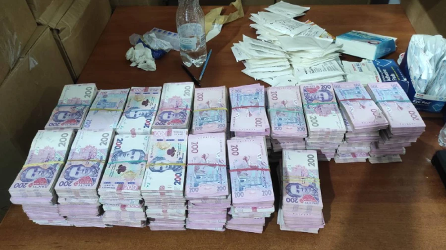 Прикордонники затримали українця з трьома мільйонами гривень