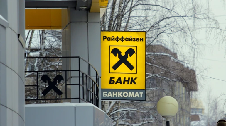 Кредитные каникулы мобилизованным и сотни миллионов евро на войну Путина: почему Райффайзен до сих пор в России
