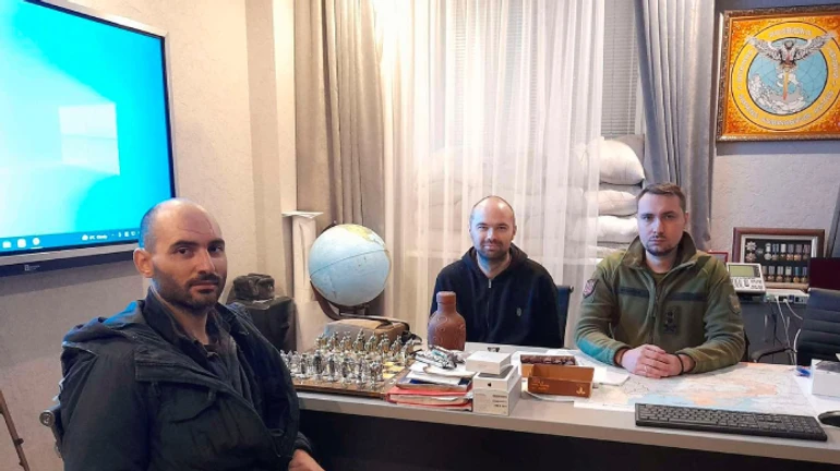 Intelligence forces free 2 Ukrainian pilots from Russian captivity