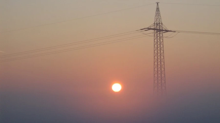 Сильний вітер залишив без електрики десятки населених пунктів