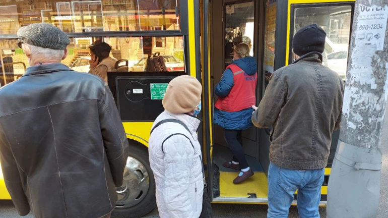 Карантин у Києві: поліція перевіряє спецперепустки та патрулює у парках