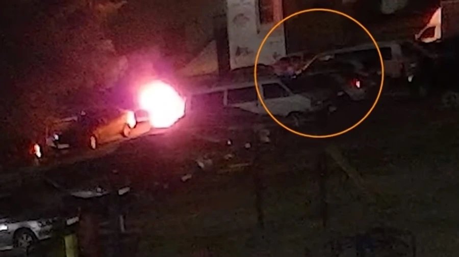 Схемы опубликовали видео момента поджога авто редакции