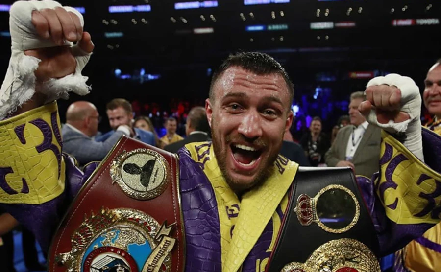 Бокс: Василь Ломаченко нокаутом переміг британця Ентоні Кролла