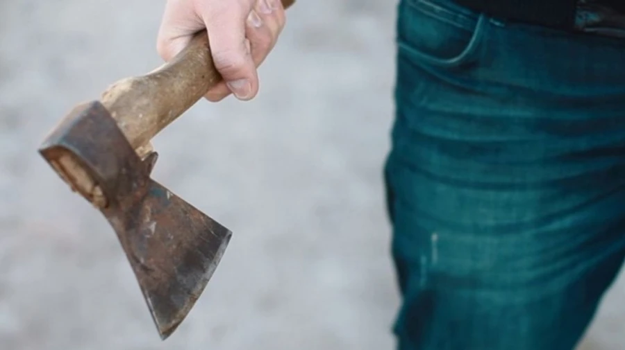 В Черкассах мужчина ударил топором военнослужащего ТЦК: нападавшего задержали