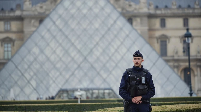 У Франції затримали злодіїв, які пограбували Лувр – ЗМІ