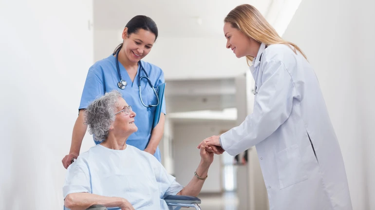 Хто має право на постійний сторонній догляд і як його отримати: у МОЗ назвали алгоритм дій