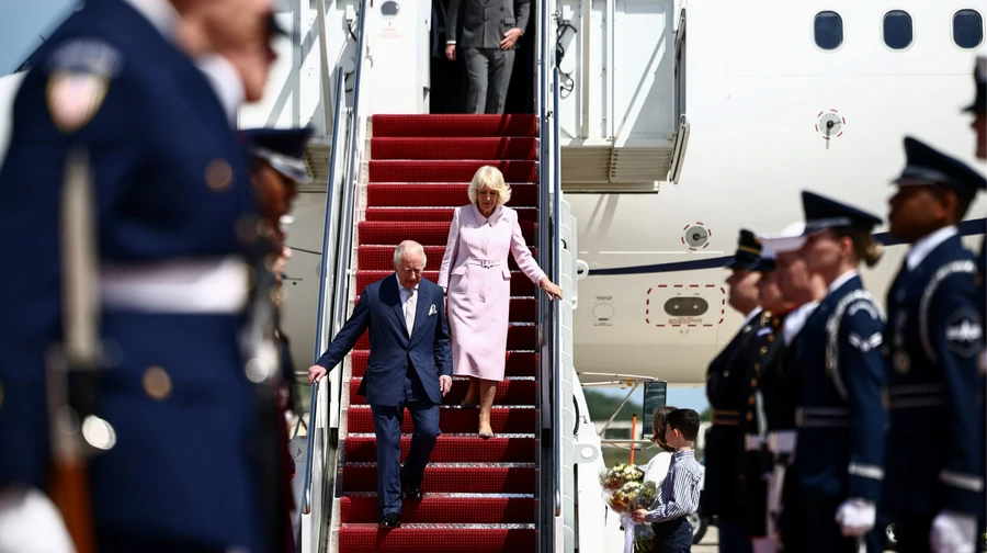 Король Великобритании прибыл в США. Это первый визит монарха с 2007 года