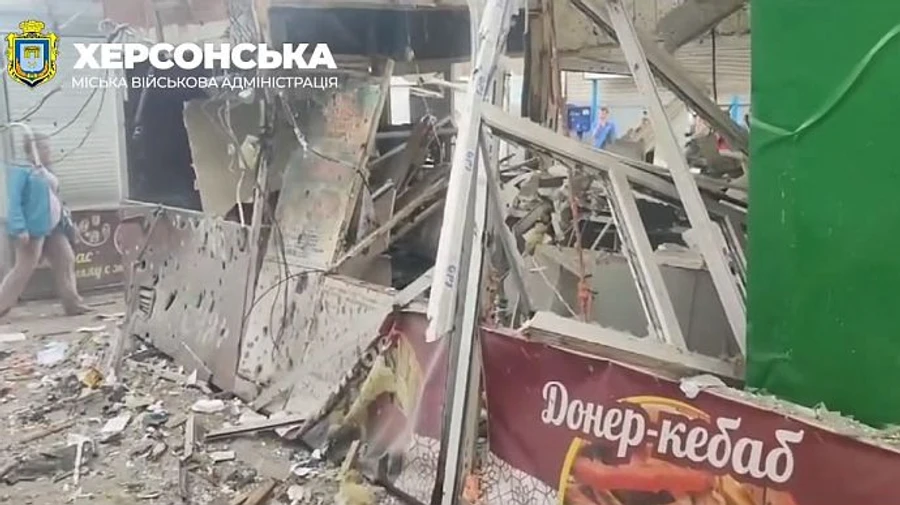 Росіяни вдарили по Дніпровському ринку Херсона