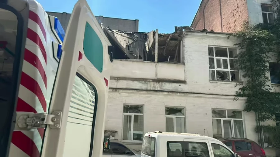 Russian strike on hospital in Kherson: injuries rise