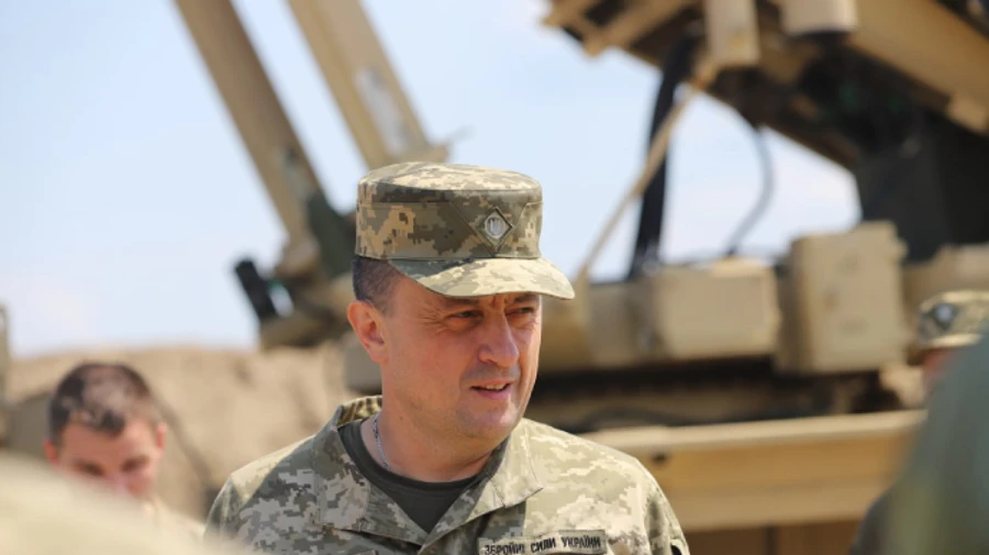 Ukraine's Air Force Commander awards anti-aircraft gunners who shot down 13 Russian Kinzhal missiles