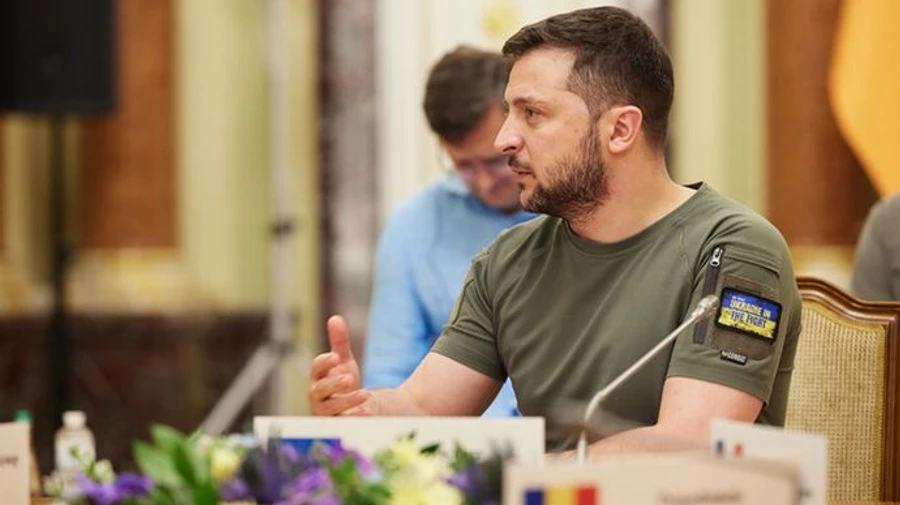 Zelenskyy hears reports about situation on fronts and Ukrainian ammunition at Commander-in-Chief's meeting