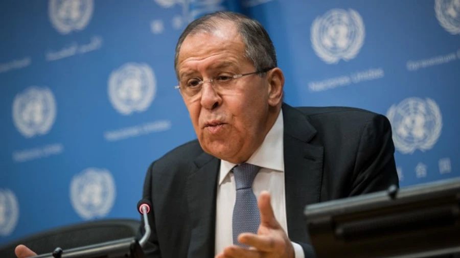 Лавров говорит, что Кремль не будет реагировать на санкции против Путина: Чем бы дитя ни тешилось