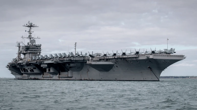 AP: США оставят свой авианосец в Средиземном море из-за российских войск возле Украины