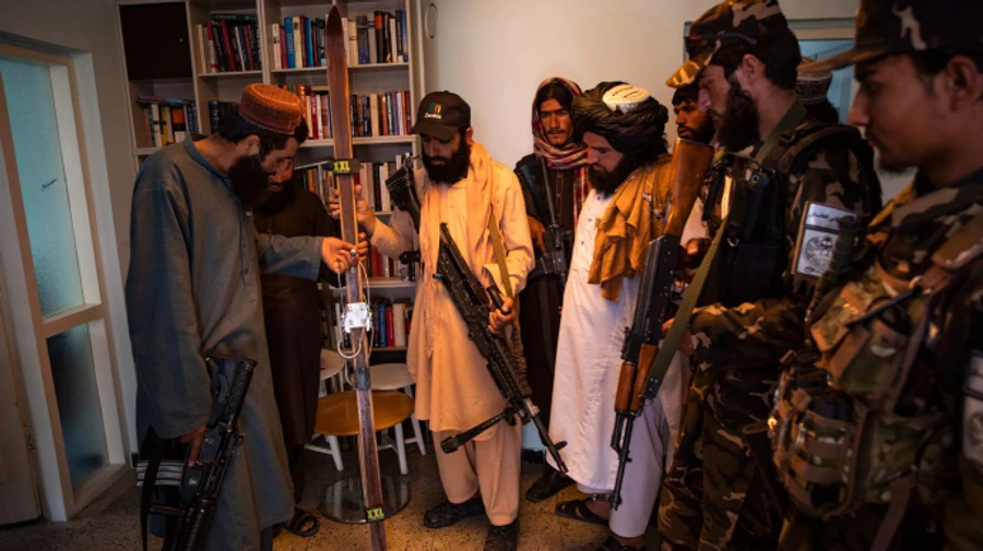 Талибы зашли в посольство Норвегии: нашли лыжи, коллекцию вин, фильмы и книги