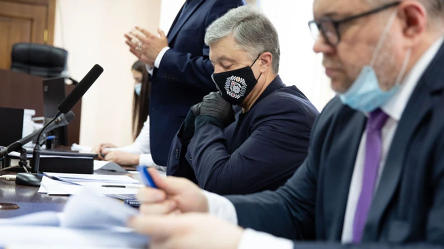 Прокуратура просит для Порошенко меру пресечения на 8 дней