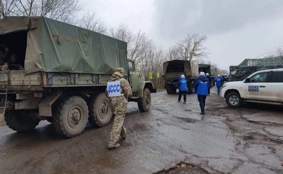 Штаб ООС підтвердив розведення військ в Золотому
