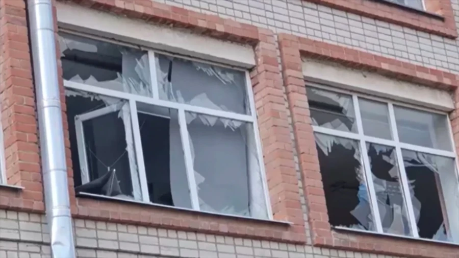 Russian forces strike near educational facility in Kherson – video