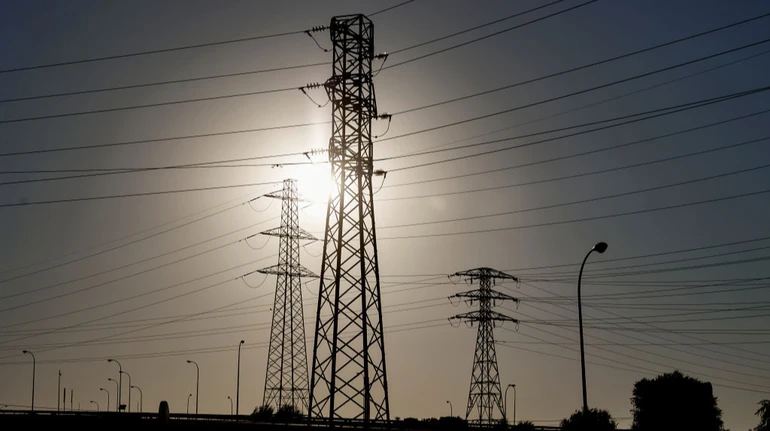 Після обстрілів частина громад в 5 областях залишається без світла