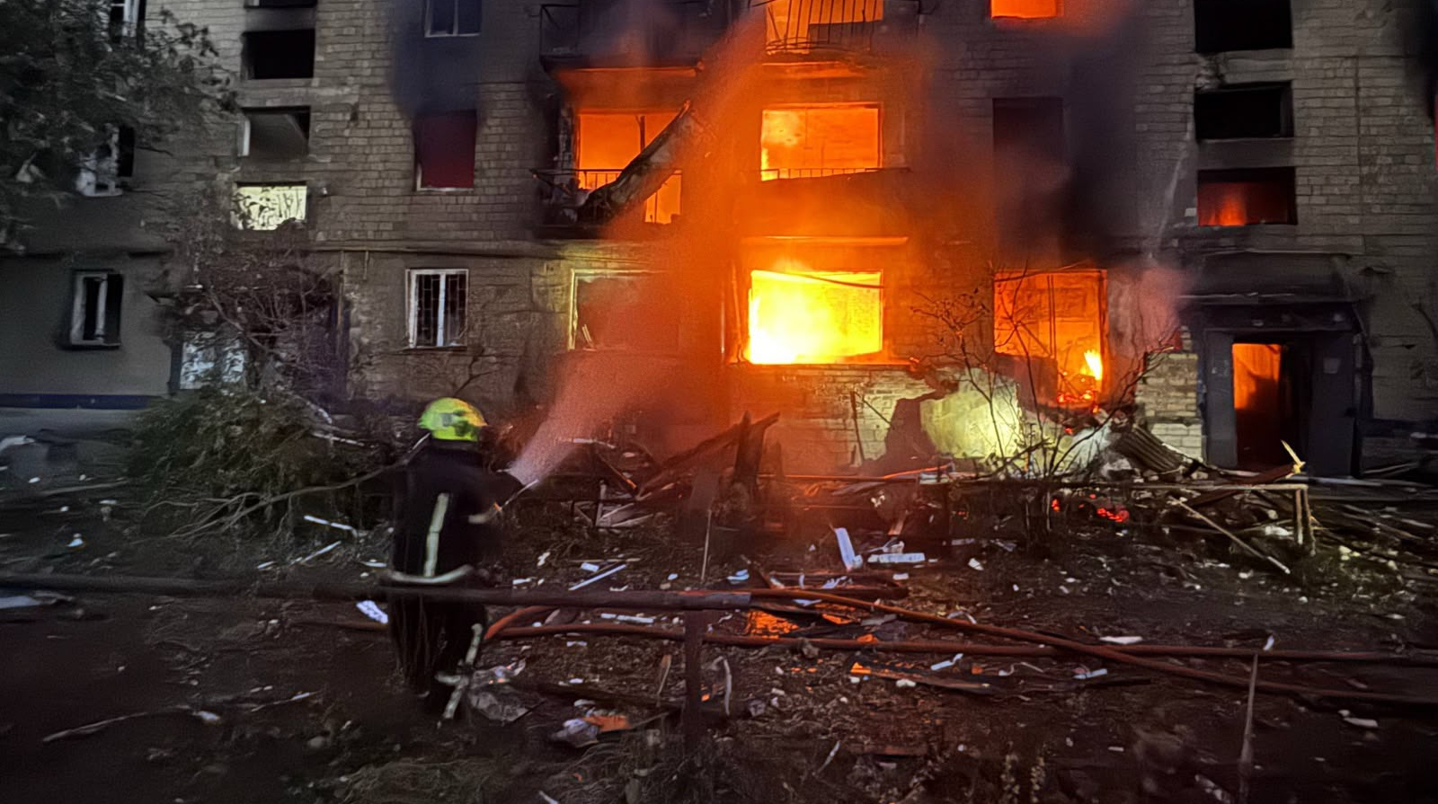 У Києві троє людей загинули через російську атаку, ще 25 – постраждали У Києві троє людей загинули через російську атаку, ще 25 – постраждали