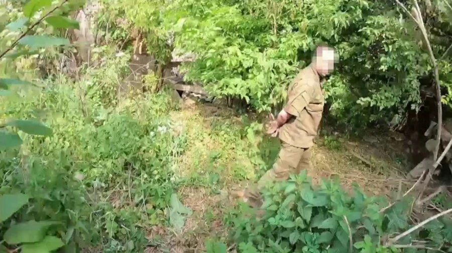 В Волчанске пограничники взяли в плен оккупанта, который скрывался 21 день