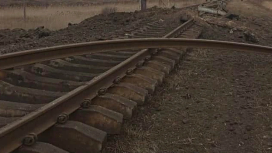 Оккупанты обстреляли Славянск, повредили железную дорогу и электросеть