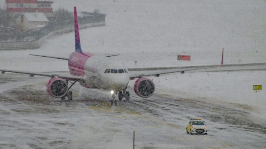 Самолеты не могли сесть в Жулянах, их отправляли во Львов
