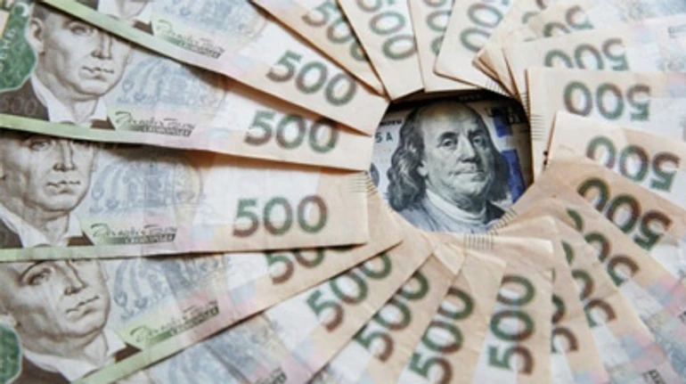 Курс на дно? Що чекає гривню у 2022 році