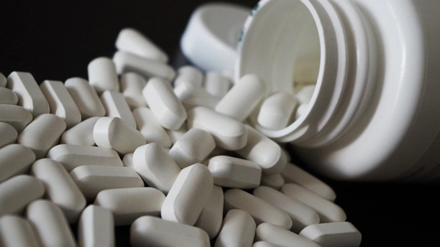 Агентство ЄС почало оцінку першого препарату для лікування COVID-19