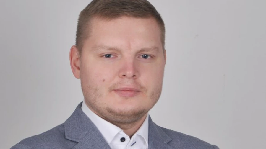 Депутат ОПЗЖ розвісив борди з нацистами і підписом Дякуємо за перемогу