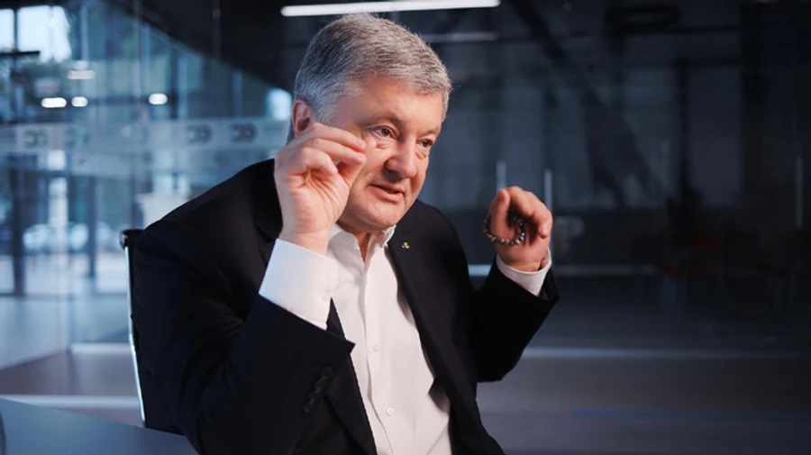 Порошенко відповів, чому сам не заблокував пул каналів Медведчука