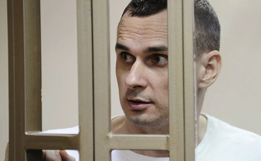 Более 50 деятелей культуры написали письмо Сенцову: Ты нам нужен живым 