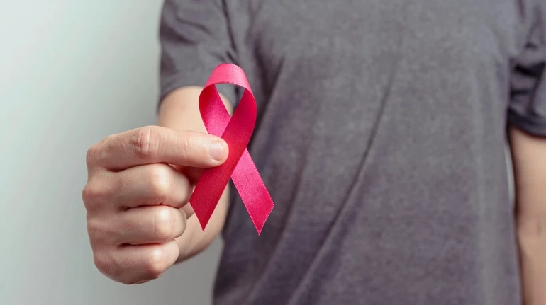 Що треба знати про рак грудей у чоловіків: симптоми, лікування, профілактика