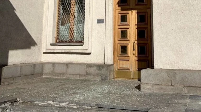 Здание МИД пострадало впервые со времён Второй мировой войны