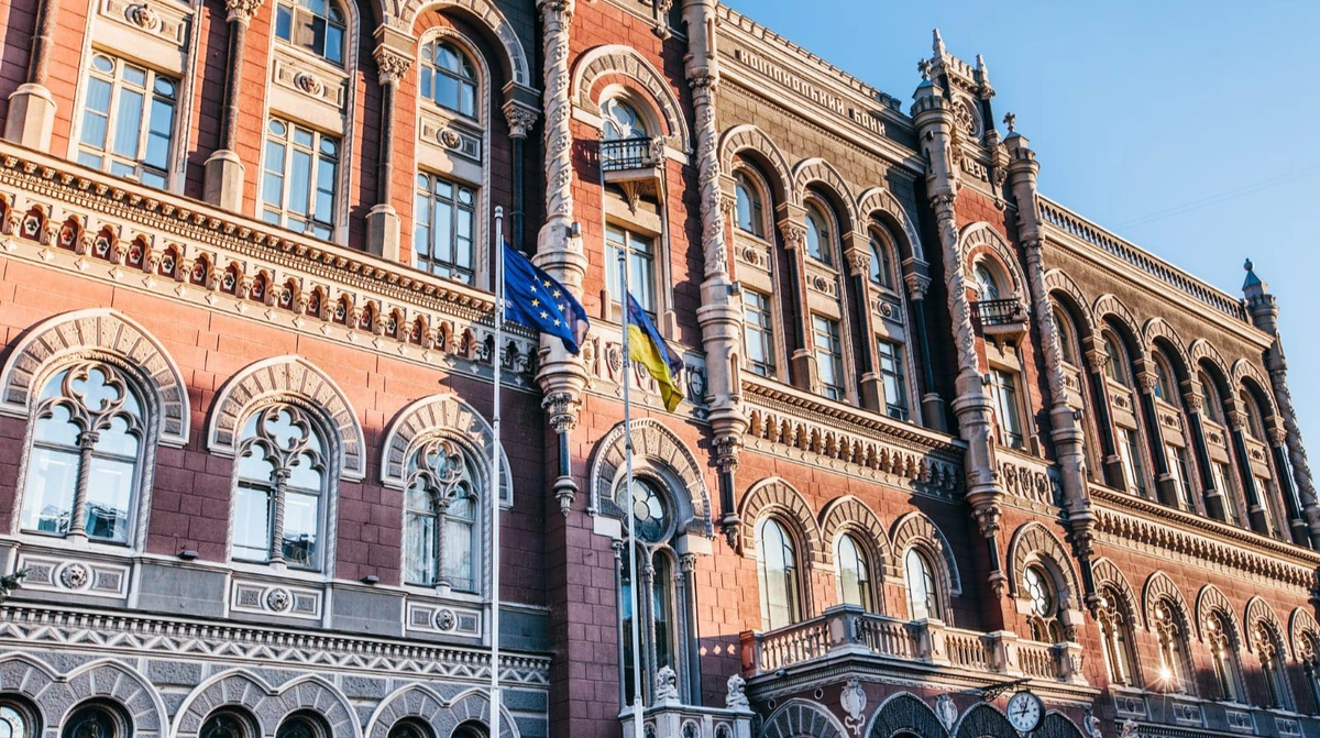 Ukrainian National Bank building also damaged in overnight Russian attack