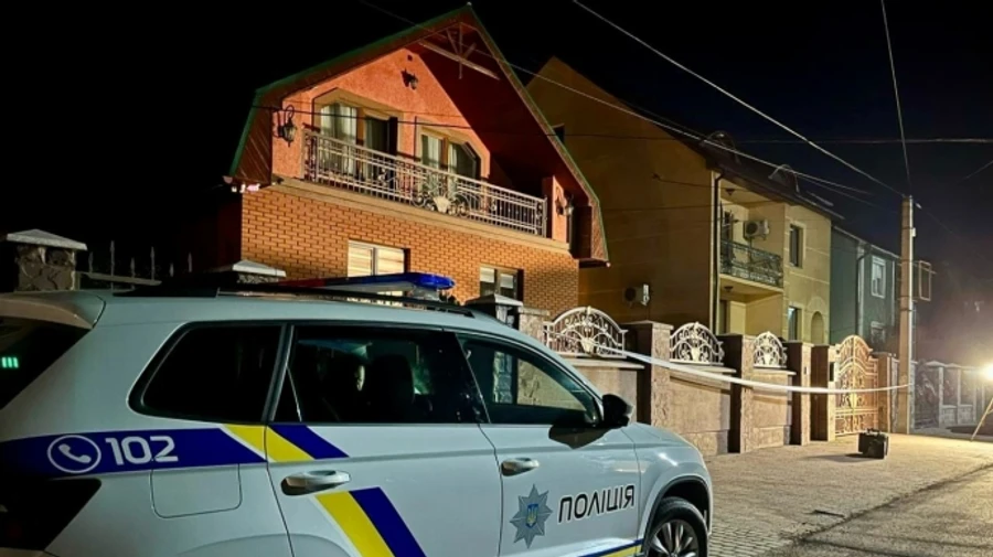 Во двор закарпатского депутата бросили гранату