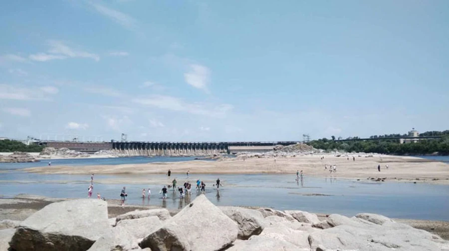 Knee-deep water: Ukrainian President's Office Head posts chilling photo of Dnipro after Russians blew up Kakhovka HPP
