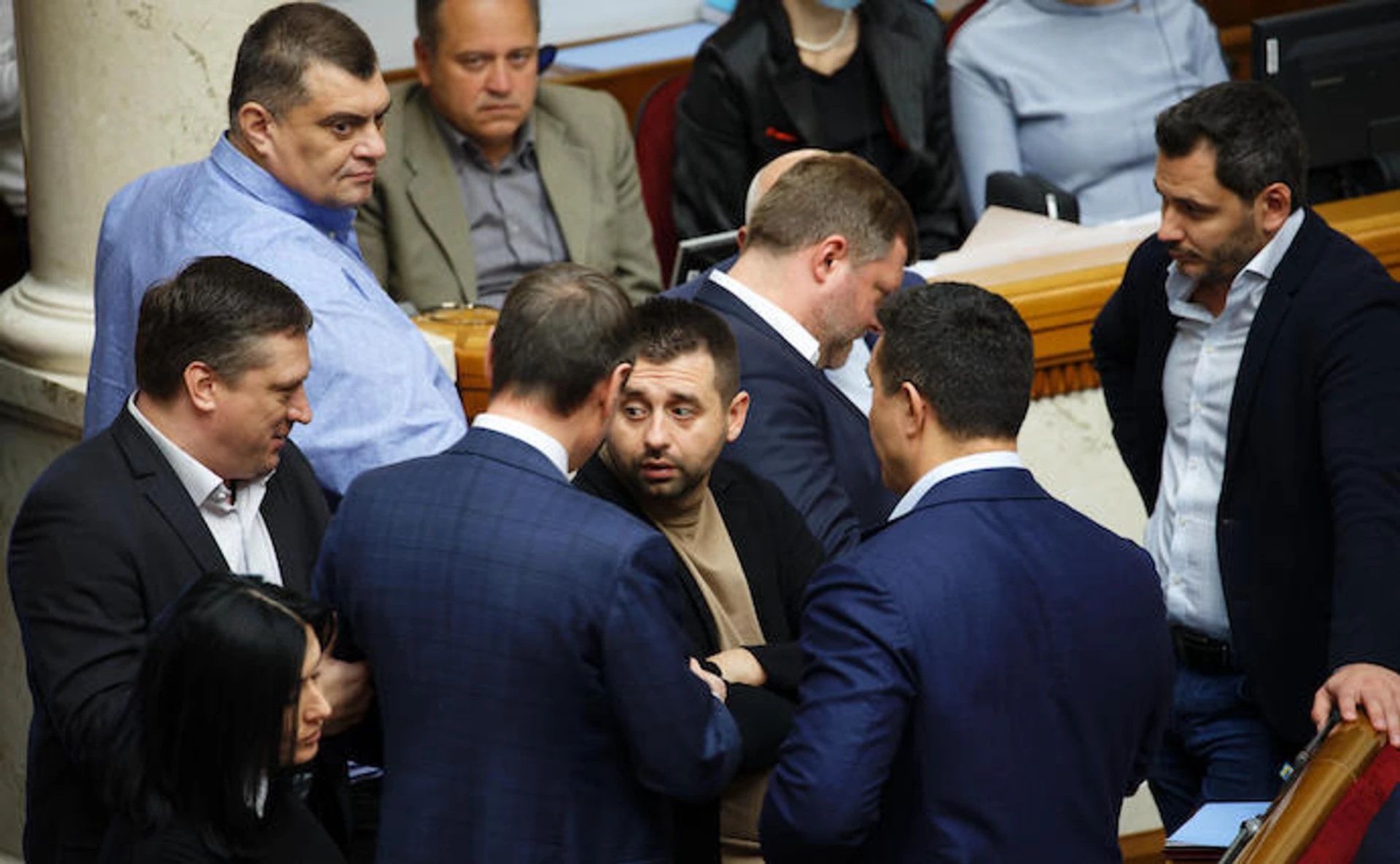 Як нардепи відповідатимуть за образи журналістів і нові умови для виїзду дітей за кордон