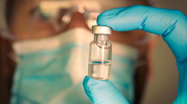 Як освітян вакцинують проти COVID-19 та розпочинають навчальний рік у різних країнах