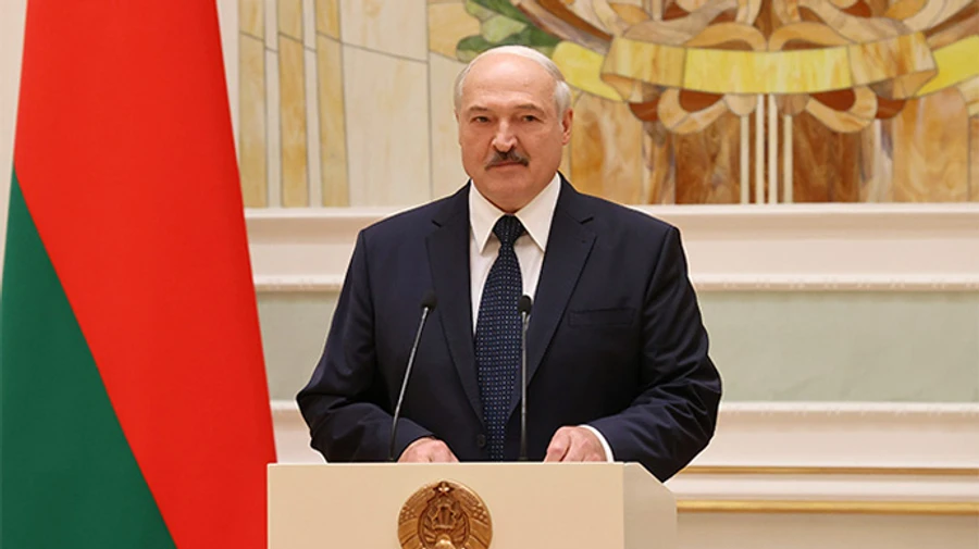 Студенты КНУ хотят лишить Лукашенко докторской степени вуза