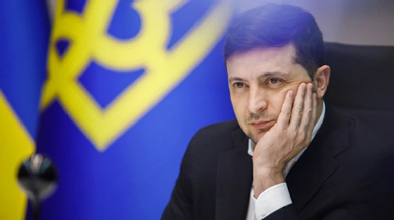 Все менше жартів, все більше втоми. Фотоісторія року президента Зеленського