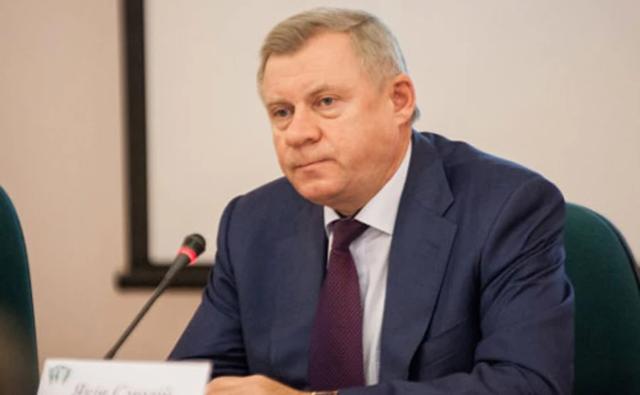 Голова НБУ перервав закордонне відрядження через затримання посадовців банку 