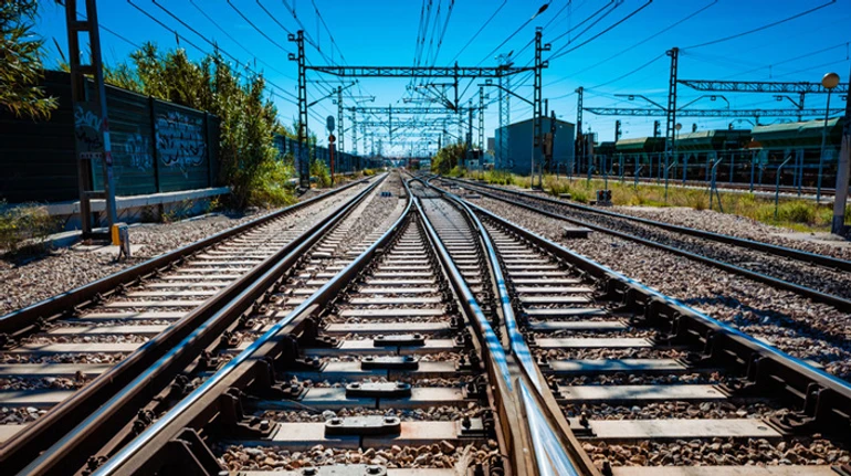 Смертельный тренд на зачепинг среди детей: почему на крыше поезда так легко погибнуть и что нужно знать родителям