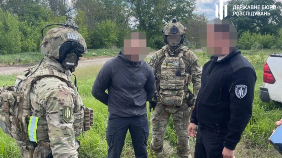 ДБР затримало військового, який намагався продати гранати і гранатомети своєї частини