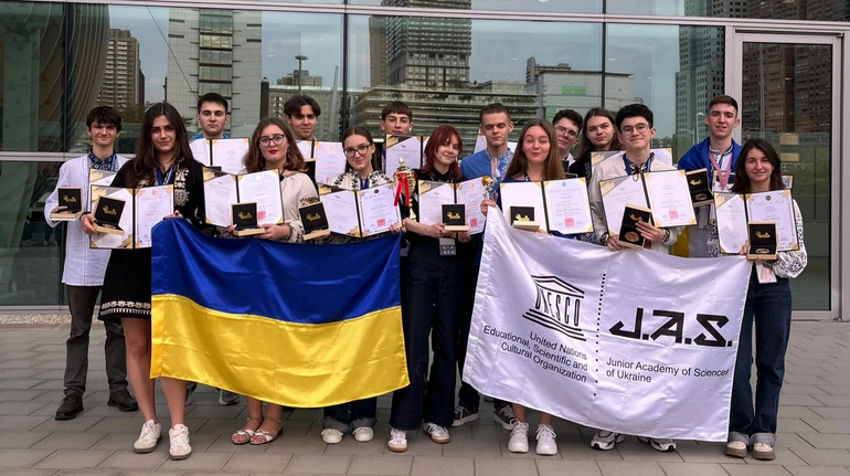 Протидія РЕБ і пошук екзопланет: українські учні здобули 19 нагород на виставці винаходів у Тайвані