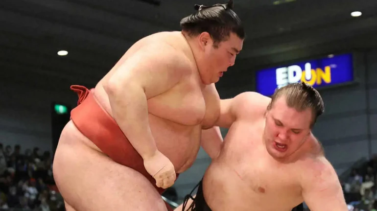 Ще одне фіаско: сумоїст Аонішікі знову програв на турнірі Haru Basho