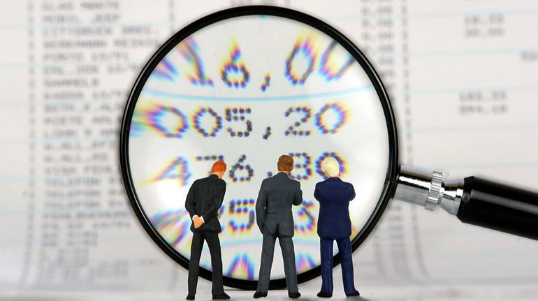 Стало відомо, скільки в Україні людей із пожиттєвим стеженням від банків