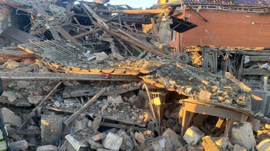 Russian attack on Vovchansk: two men rescued and woman's body retrieved from rubble – video