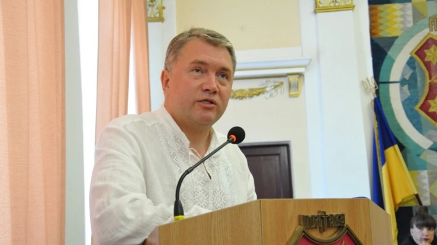 Летів у Бидгощ, опинився в Португалії: на шахрайстві викрили заступника голови облради