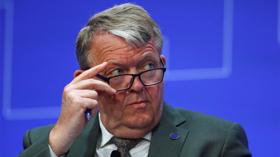 Danish Foreign Minister arrives in Ukraine, goes down to shelter in the middle of the night – video